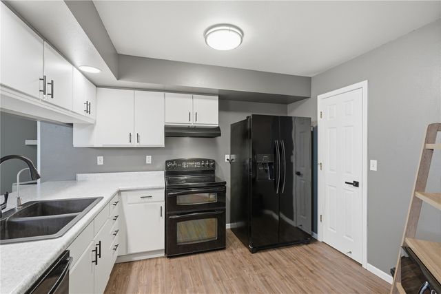 992 22nd Ave, Coralville, IA 52241