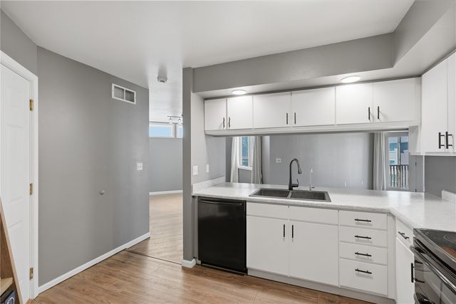 992 22nd Ave, Coralville, IA 52241