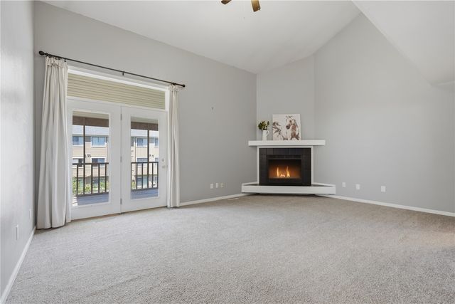 992 22nd Ave, Coralville, IA 52241