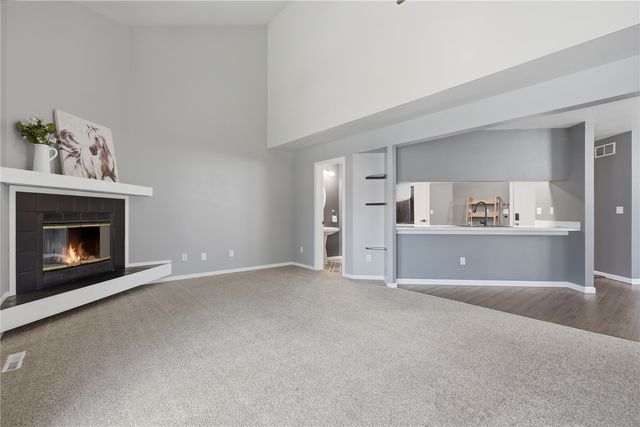 992 22nd Ave, Coralville, IA 52241