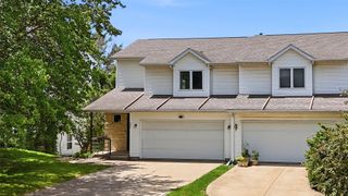 992 22nd Ave, Coralville, IA 52241