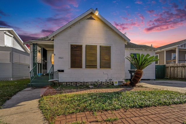 4921 Alamo Drive, Galveston, TX 77551