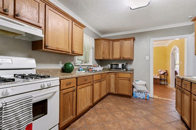 4921 Alamo Drive, Galveston, TX 77551