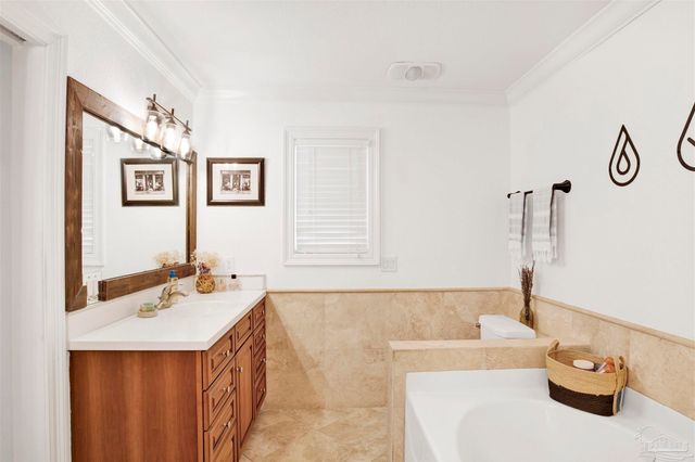1110 Lionsgate Ln, Gulf Breeze, FL 32563