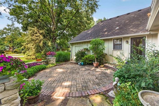 9722 Briar Street, Overland Park, KS 66207