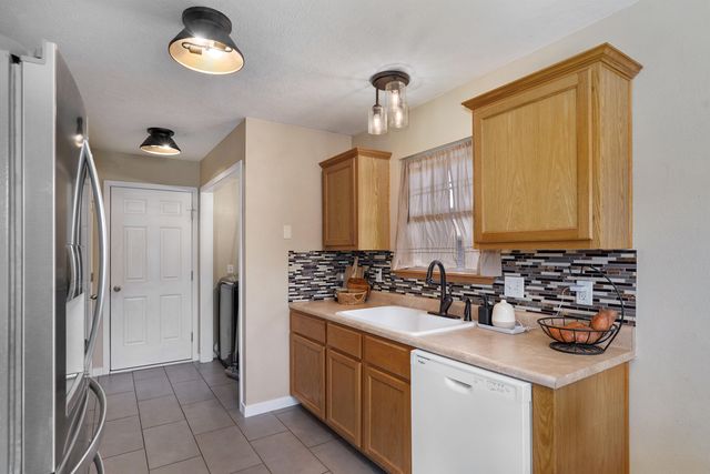 548 E Whitethorn Drive, Republic, MO 65738