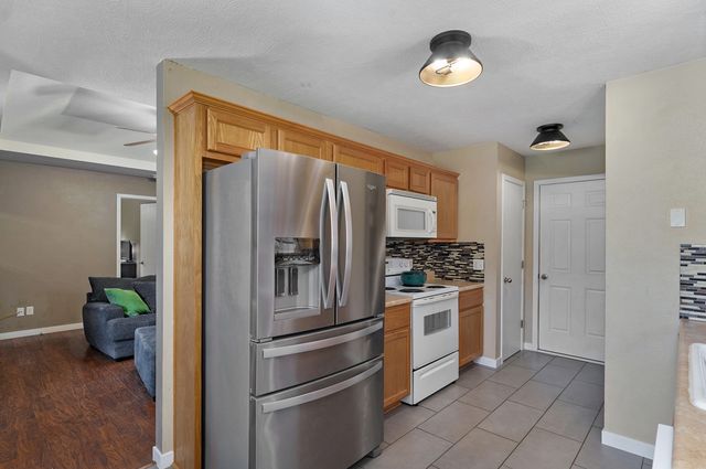 548 E Whitethorn Drive, Republic, MO 65738