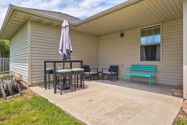 548 E Whitethorn Drive, Republic, MO 65738