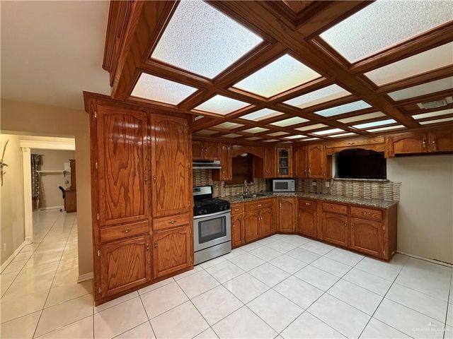 214 N Resplandor Street, Mission, TX 78572