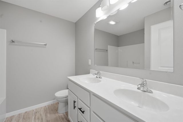 4240 Mourning Dove Drive, Waterloo, IA 50702