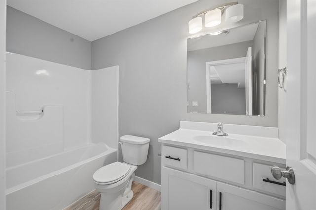 4240 Mourning Dove Drive, Waterloo, IA 50702