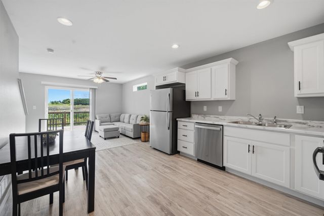 4240 Mourning Dove Drive, Waterloo, IA 50702