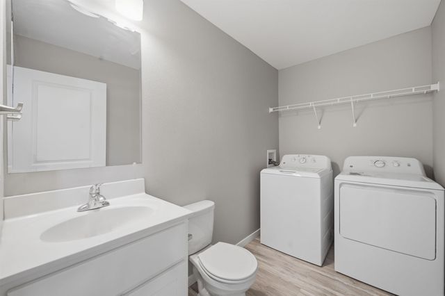 4240 Mourning Dove Drive, Waterloo, IA 50702