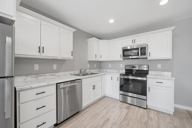 4240 Mourning Dove Drive, Waterloo, IA 50702