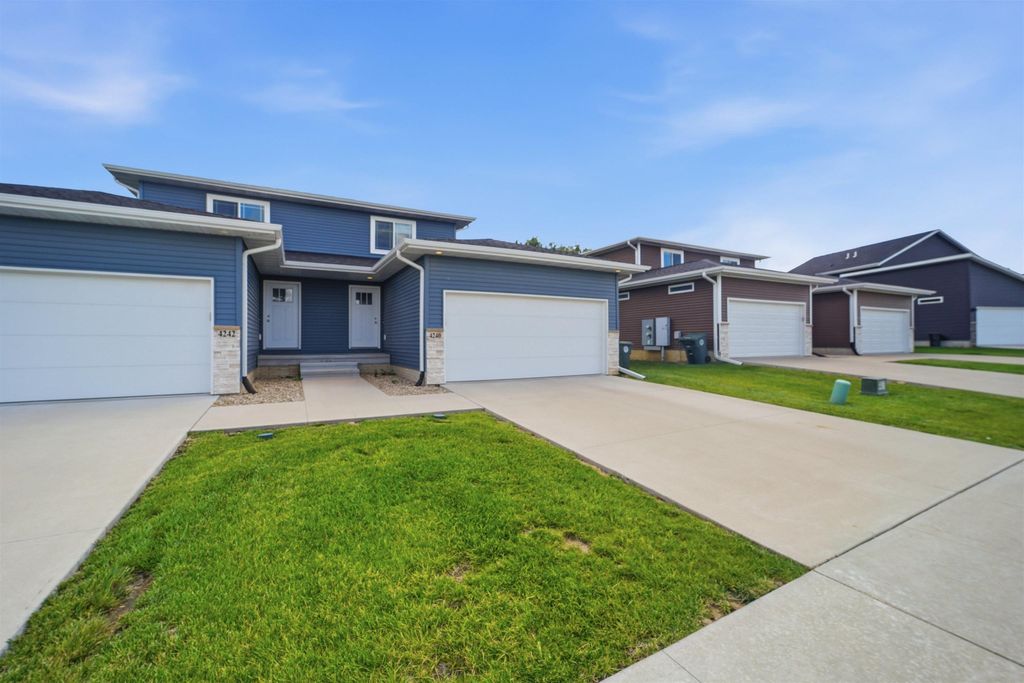 4240 Mourning Dove Drive, Waterloo, IA 50702