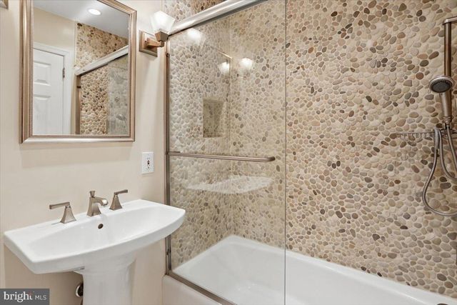 12410 CASTNER CT, Fairfax, VA 22030