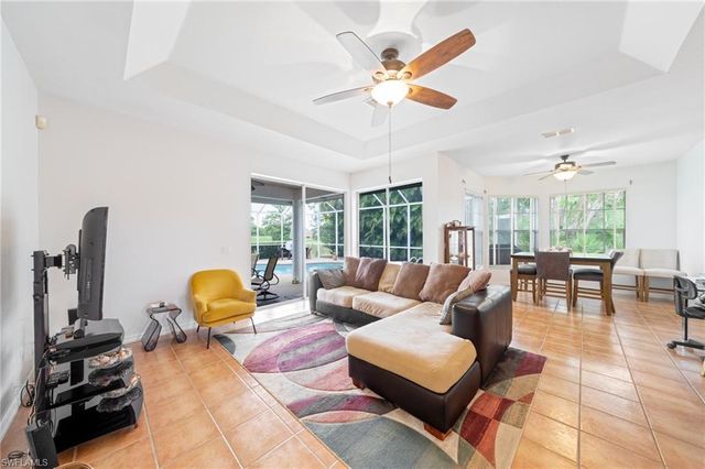 620 Mirror Lakes Falls CT, Lehigh Acres, FL 33974