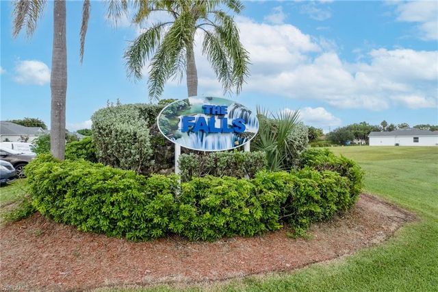 620 Mirror Lakes Falls CT, Lehigh Acres, FL 33974