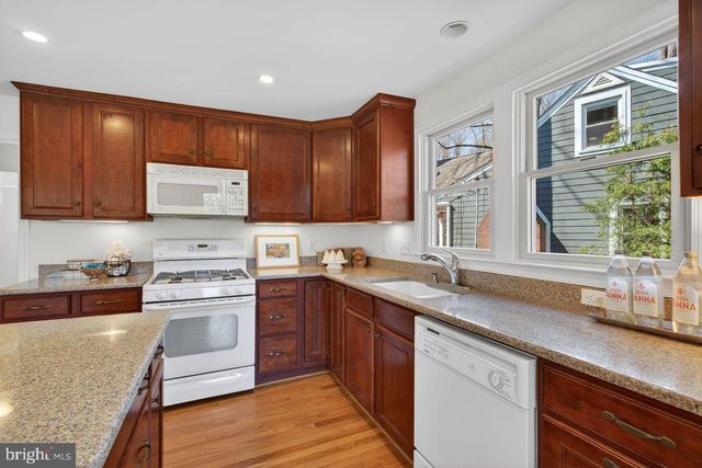 1301 N QUINTANA ST, Arlington, VA 22205