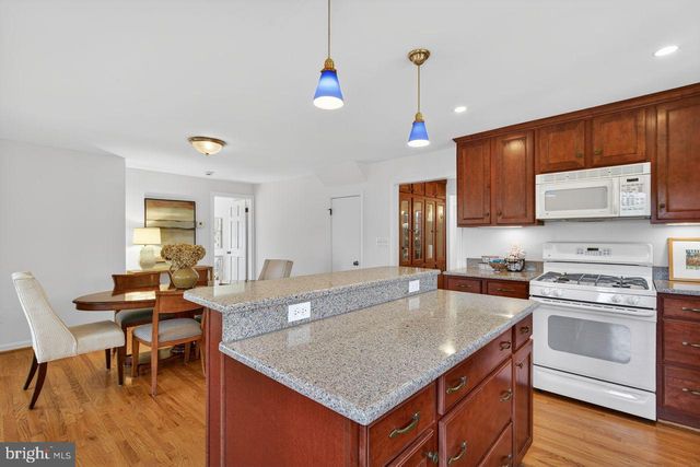 1301 N QUINTANA ST, Arlington, VA 22205