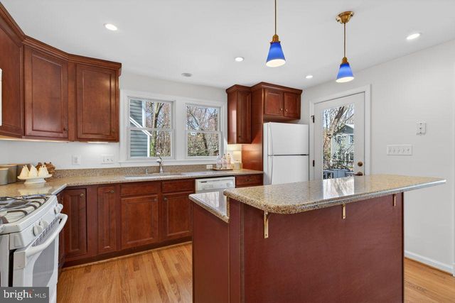 1301 N QUINTANA ST, Arlington, VA 22205