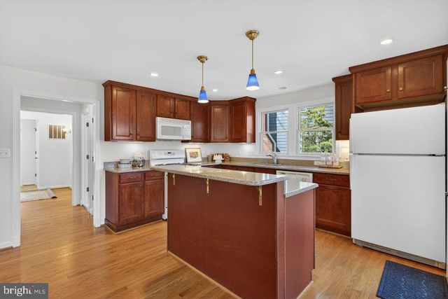 1301 N QUINTANA ST, Arlington, VA 22205