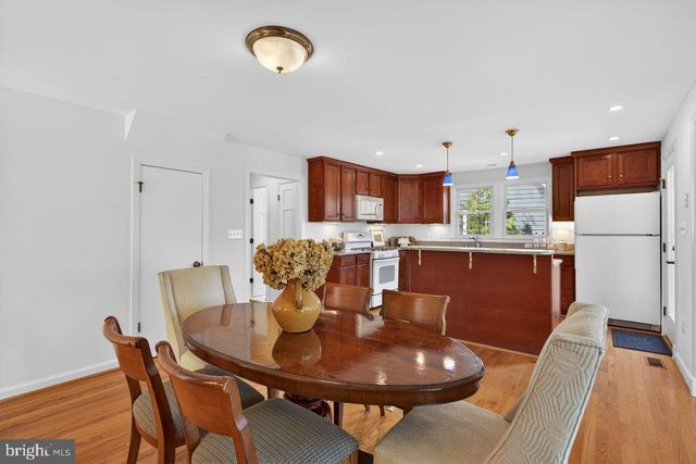 1301 N QUINTANA ST, Arlington, VA 22205