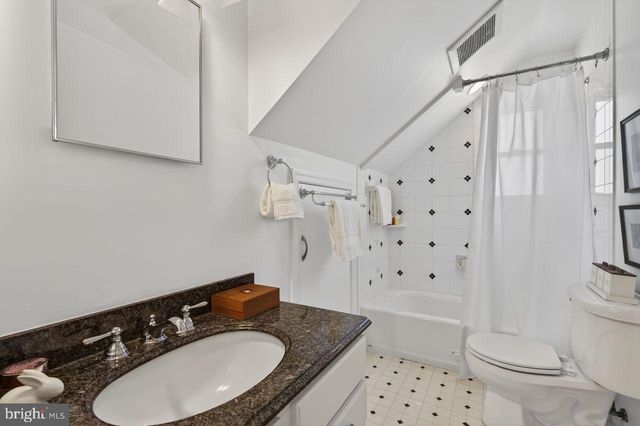 1301 N QUINTANA ST, Arlington, VA 22205