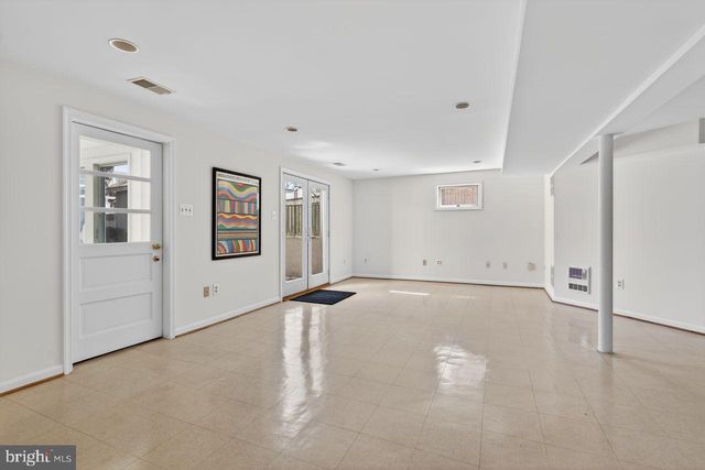 1301 N QUINTANA ST, Arlington, VA 22205