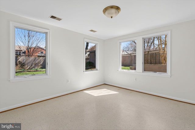 1301 N QUINTANA ST, Arlington, VA 22205