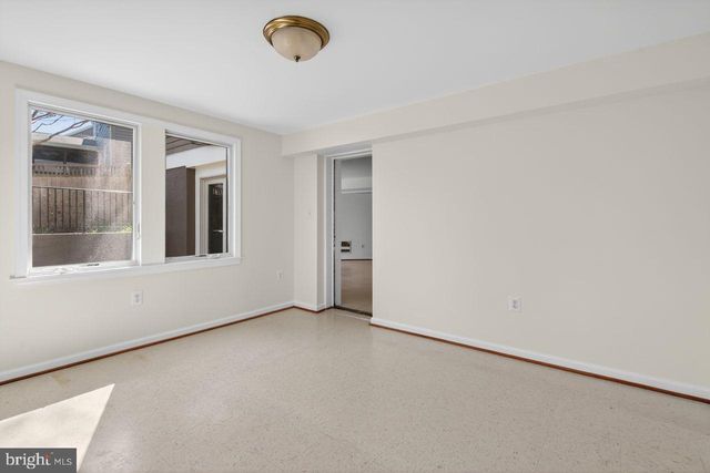 1301 N QUINTANA ST, Arlington, VA 22205