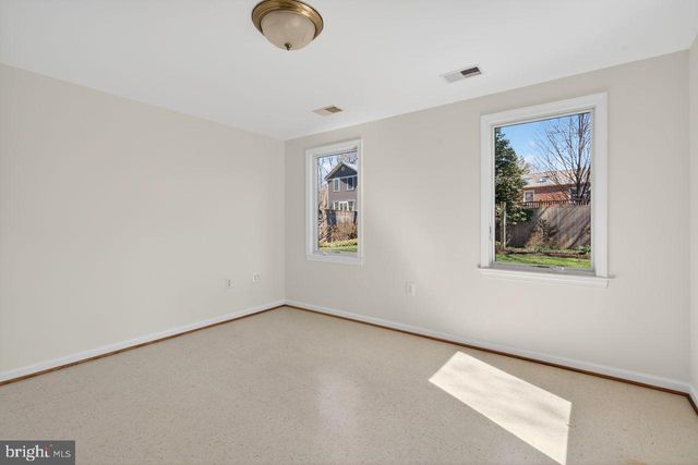 1301 N QUINTANA ST, Arlington, VA 22205