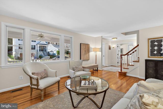 1301 N QUINTANA ST, Arlington, VA 22205