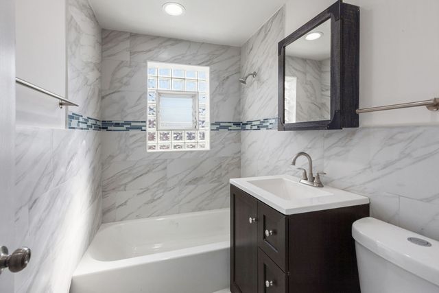 519 Bellwood Avenue, Bellwood, IL 60104