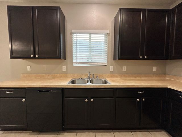 5821 Mirror Ridge Drive, Fort Worth, TX 76179