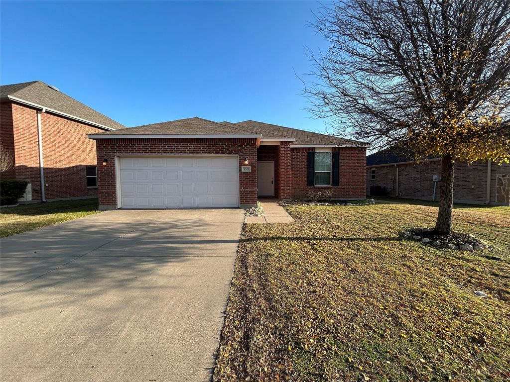 5821 Mirror Ridge Drive, Fort Worth, TX 76179