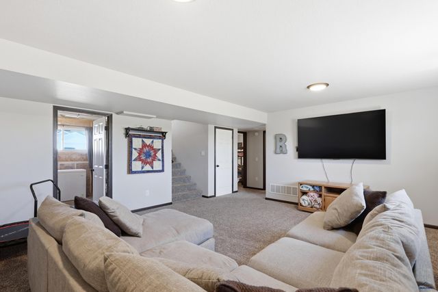 3950 HARALSON LN, Rapid City, SD 57703