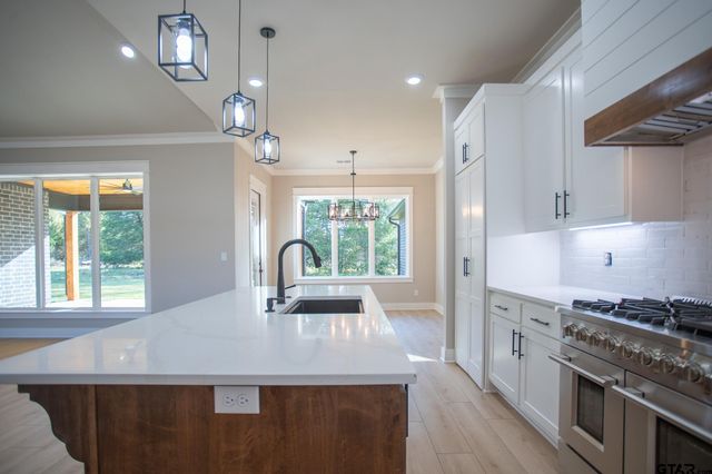 13932 Cedar Vista Lane, Tyler, TX 75704