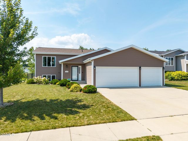 3310 Doubleday Drive, Bismarck, ND 58503 property photo