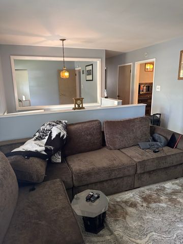 120 S Chestnut Lane, Glenwood, IL 60425