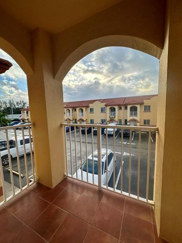 11475 NW 94th Place 3, Hialeah Gardens, FL 33018