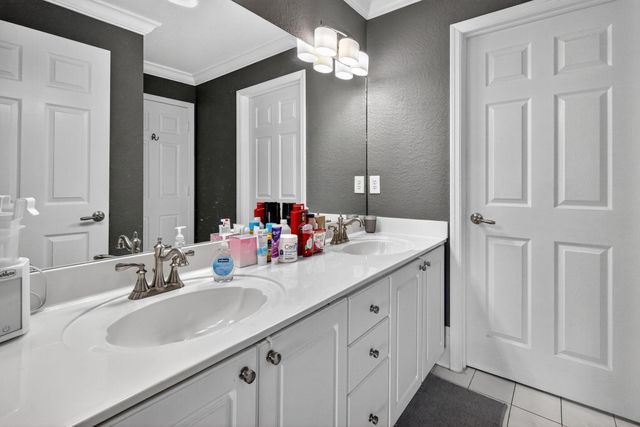 11475 NW 94th Place 3, Hialeah Gardens, FL 33018