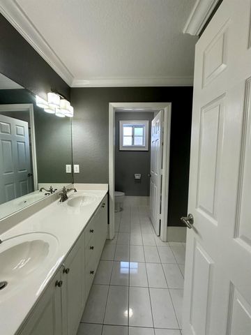 11475 NW 94th Place 3, Hialeah Gardens, FL 33018