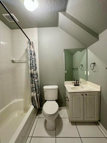 11475 NW 94th Place 3, Hialeah Gardens, FL 33018