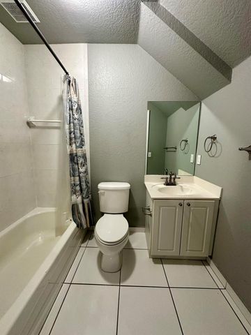 11475 NW 94th Place 3, Hialeah Gardens, FL 33018