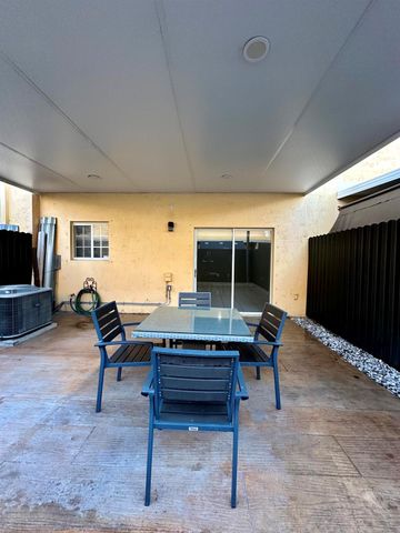 11475 NW 94th Place 3, Hialeah Gardens, FL 33018