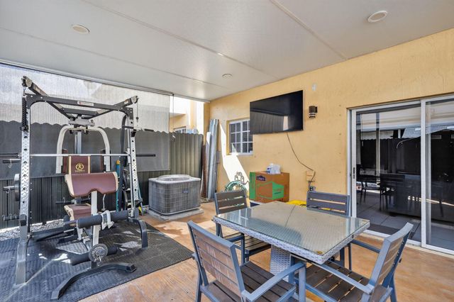 11475 NW 94th Place 3, Hialeah Gardens, FL 33018