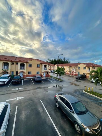 11475 NW 94th Place 3, Hialeah Gardens, FL 33018
