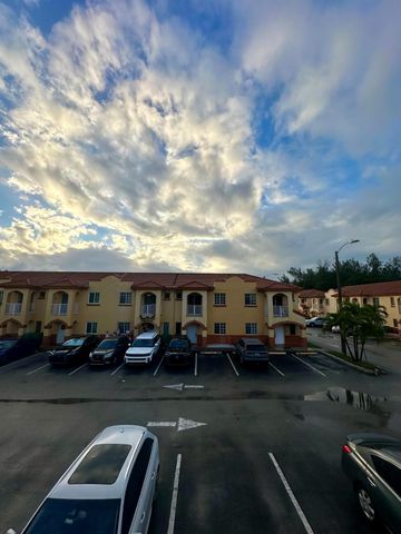 11475 NW 94th Place 3, Hialeah Gardens, FL 33018