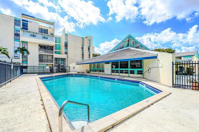 2017 NW 46th Avenue 310A, Fort Lauderdale, FL 33313